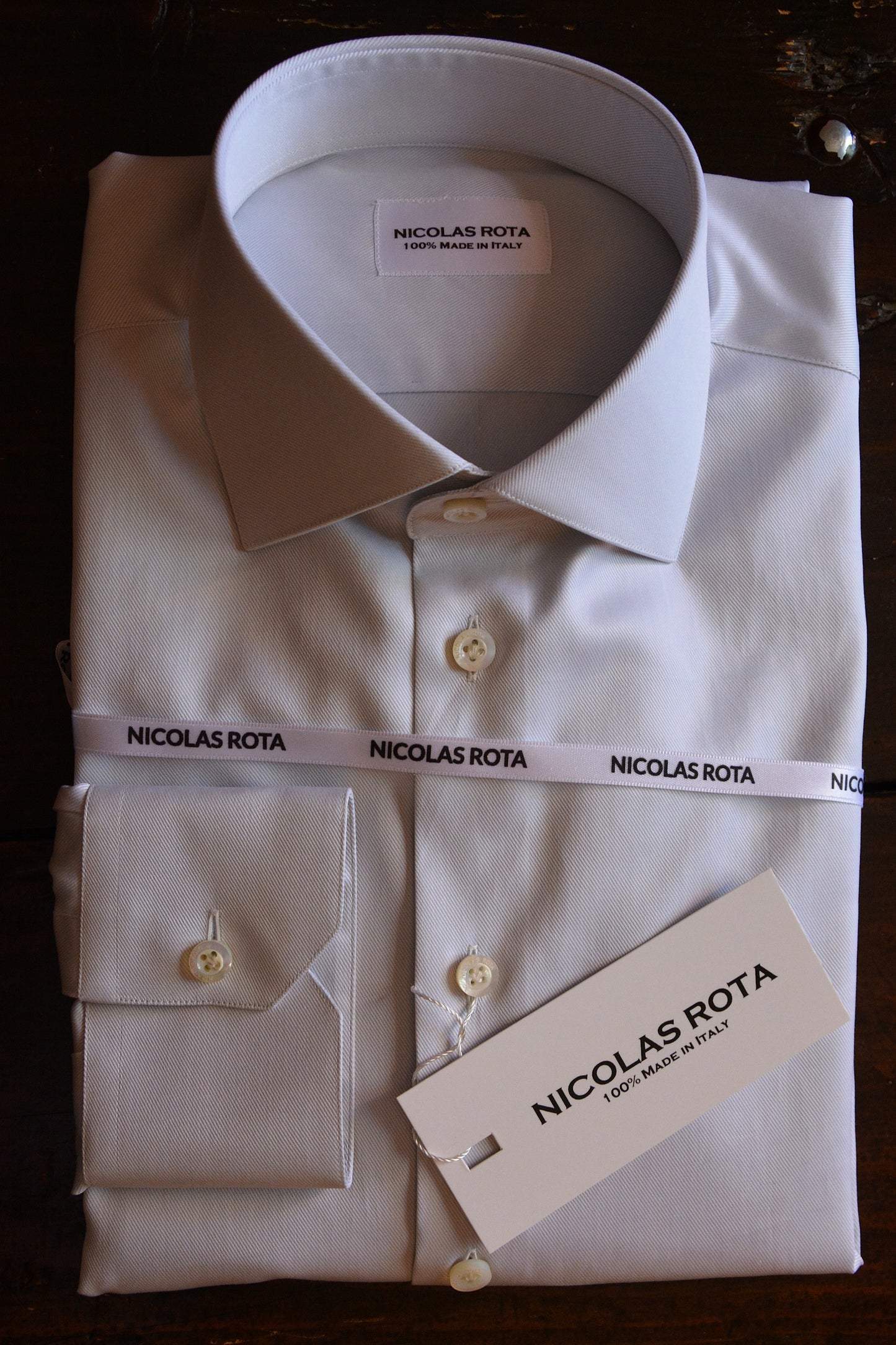 Elegant Men's Sky Pearl Grey Shirt in Soft Twill Thomas Mason and Australian mother of pearl buttons with logo - Nicolas Rota