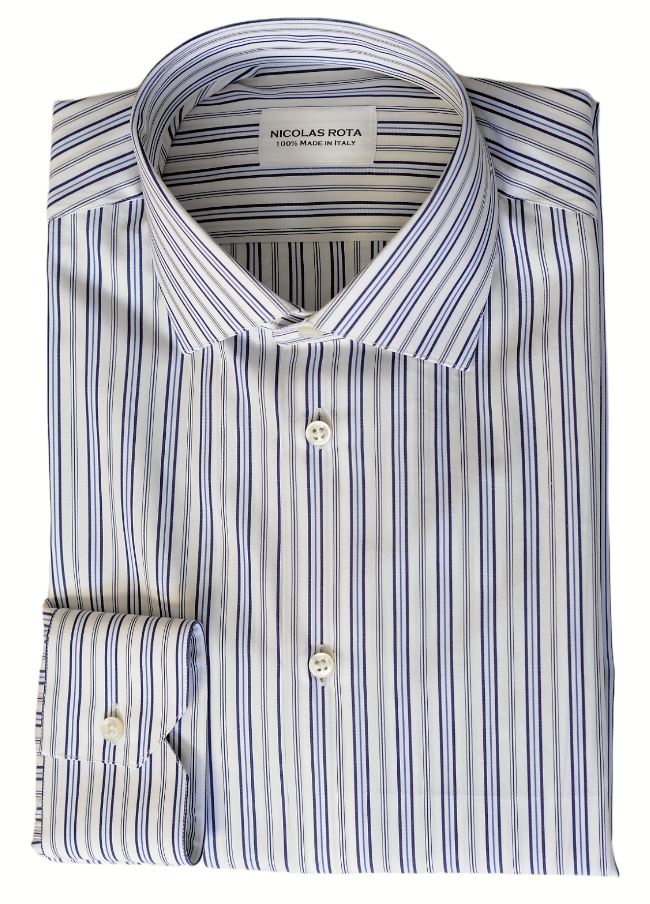 Camicia artigianale da uomo bianca con righe azzurre Cinque Terre in pregiato soffice cotone popeline e bottoni in madreperla australiana. Fatta a mano in Italia.