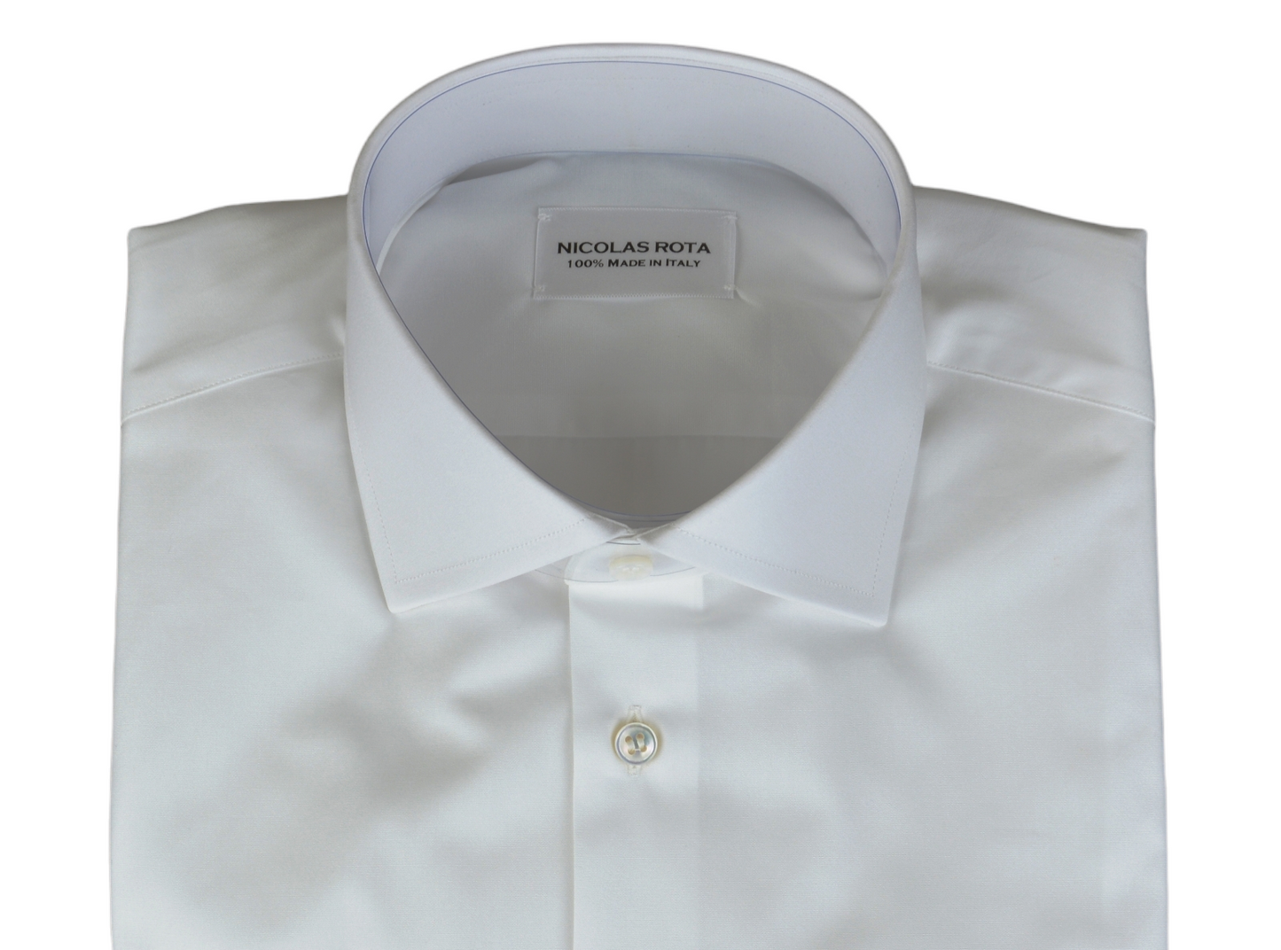 Camicia artigianale da uomo bianca Milano in pregiato soffice cotone popeline e bottoni in madreperla australiana. Fatta a mano in Italia.