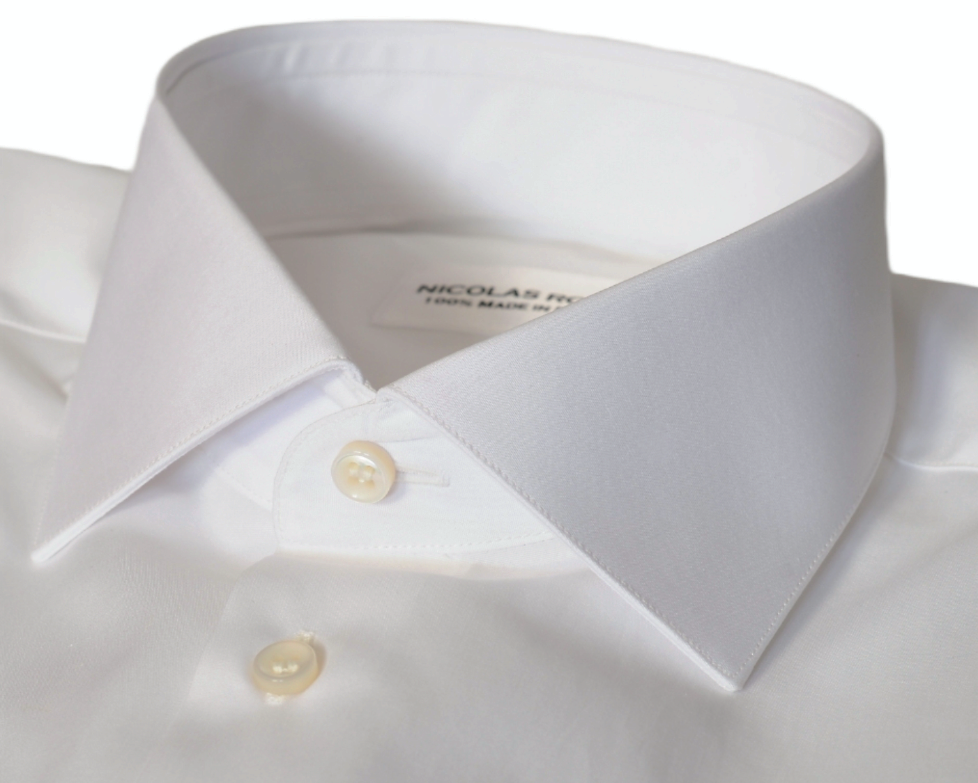 Courmayeur handmade shirt four season: french collar, double cuffs for cufflinks and Australian mother of pearl buttons. Entirely made in Italy by expert craftsmen with fine double twisted Giza 45 cotton (poplin). Camicia artigianale quattro stagioni Cinque Terre: collo francese, polsini per gemelli e bottoni in madreperla australiana. Realizzata interamente in Italia da artigiani esperti con pregiato cotone Giza 45 (popeline) doppio ritorto.